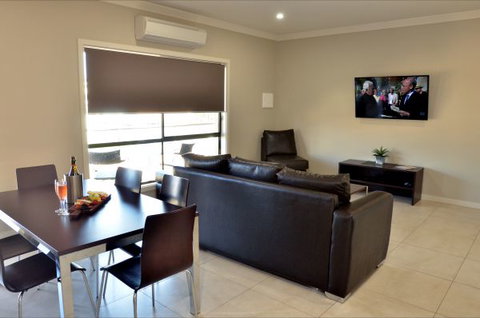 Renmark Holiday Apartments - Tourism Canberra 5