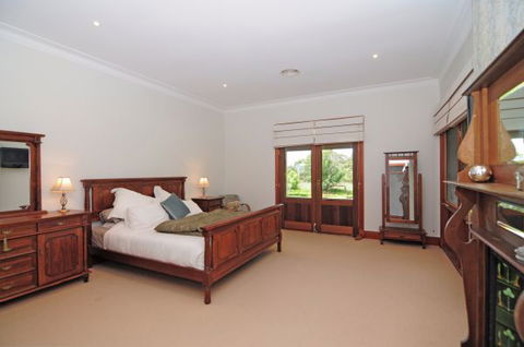 Reign Manor And Coach House - Tourism Canberra 5