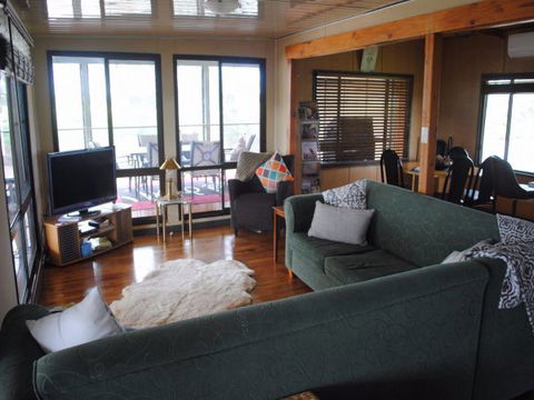 Riverside Farm Retreat B And B - Tourism Canberra 4