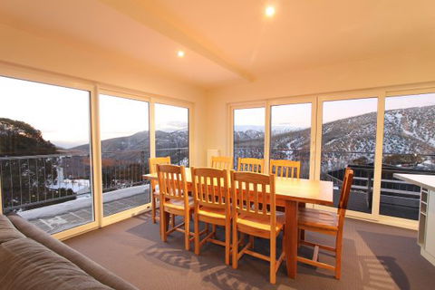 Ropers Alpine Apartments - Tourism Canberra 1