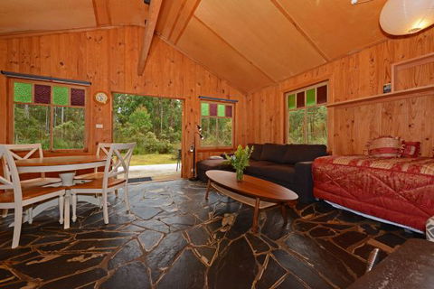 Saintys Creek Cottage - Tourism Canberra 3
