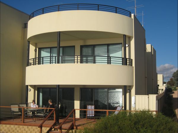  Tourism Canberra