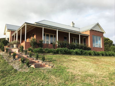 Shearer's Hill - Luxury Farm Stay - Tourism Canberra 0