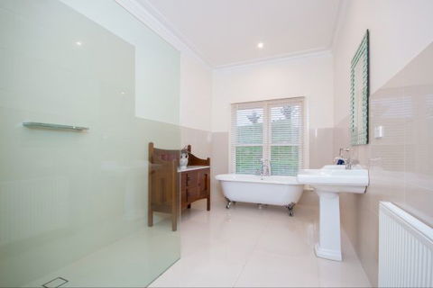 Shearer's Hill - Luxury Farm Stay - Tourism Canberra 5