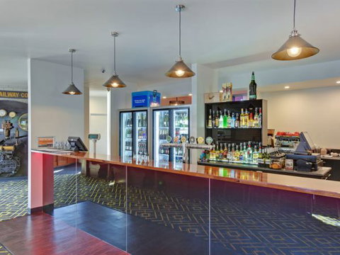 TownHouse Hotel Burnie - Tourism Canberra 5