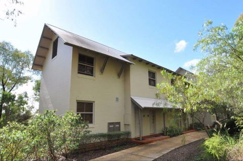 Villa Champagne - Tourism Canberra 0