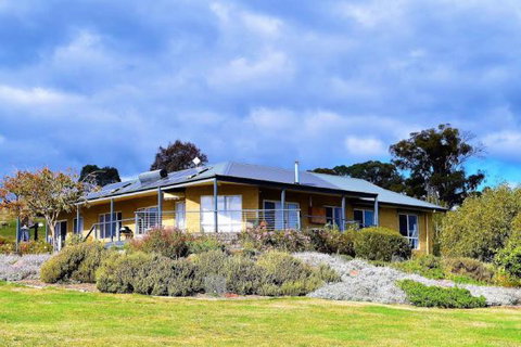 Wild Dog Rise - Tourism Canberra 0