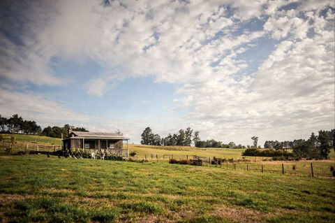 Wines For Joanie Cottage - Tourism Canberra 0