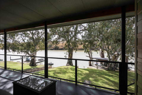 192 Page Drive Blanchetown -River Shack Rentals - Tourism Canberra 1