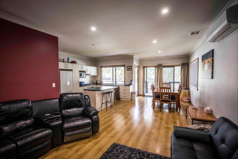 192 Page Drive Blanchetown -River Shack Rentals - Tourism Canberra 5