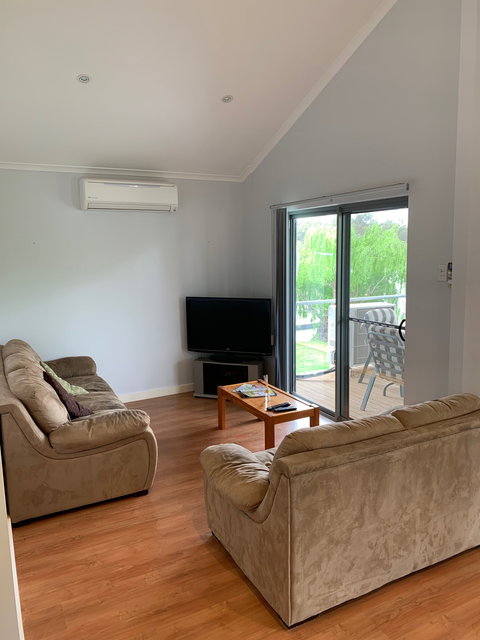 21 Old Murbko Road Morgan - River Shack Rentals - Tourism Canberra 1