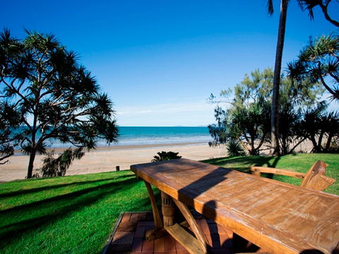 Beachfront Zilzie Holiday Home And Cottage - Tourism Canberra 1