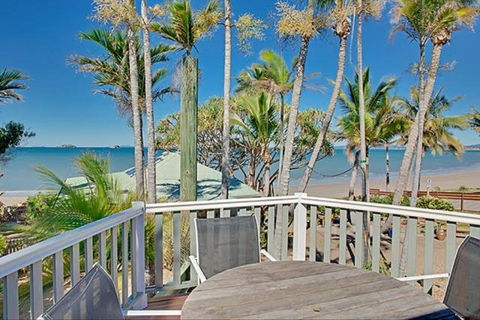 Beachfront Zilzie Holiday Home And Cottage - Tourism Canberra 3