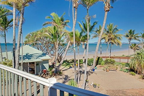Beachfront Zilzie Holiday Home And Cottage - Tourism Canberra 7