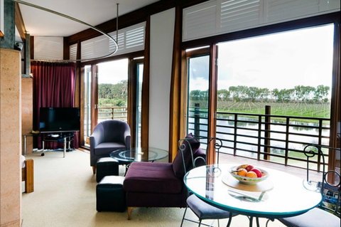 Bettenay's Lakeside Chalets And Luxury Spa Apartment - Tourism Canberra 0