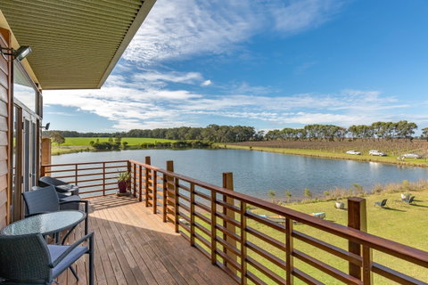 Bettenay's Lakeside Chalets And Luxury Spa Apartment - Tourism Canberra 1