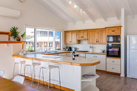 Eagle Heights - Tourism Canberra 1