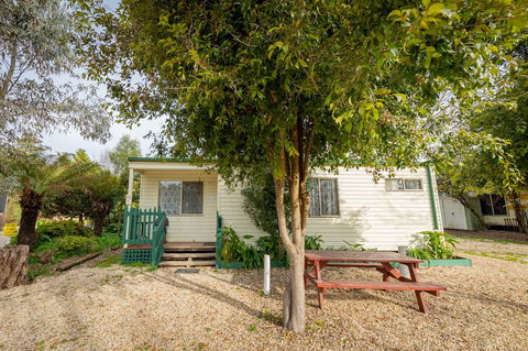 Eildon Riverside Holiday Park - Tourism Canberra 1