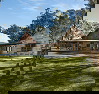 Enzo Cottage - Craftsmen Built Luxury Cottage - Tourism Canberra