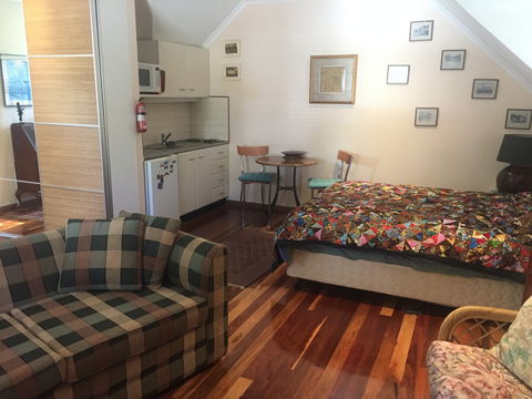 HJapartments - Tourism Canberra 0
