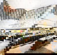 Ibis Melbourne Hotel  Apartments - Tourism Canberra