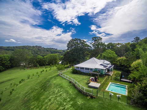 Basils Brush - Rural Bliss - Tourism Canberra 0