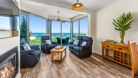 Bonnies Of Beachport - Tourism Canberra 0