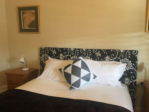 Robina: Bathurst Self Contained Accommodation - Tourism Canberra 1