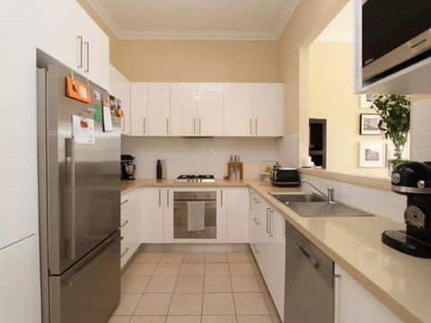 Robina: Bathurst Self Contained Accommodation - Tourism Canberra 2