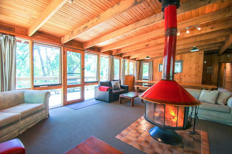 Sambar Lodge - Tourism Canberra 1