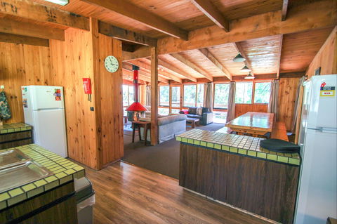 Sambar Lodge - Tourism Canberra 3