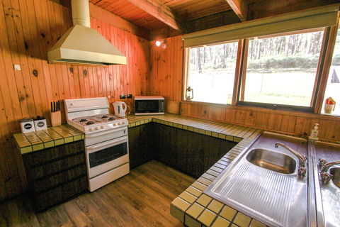 Sambar Lodge - Tourism Canberra 4