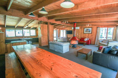 Sambar Lodge - Tourism Canberra 5