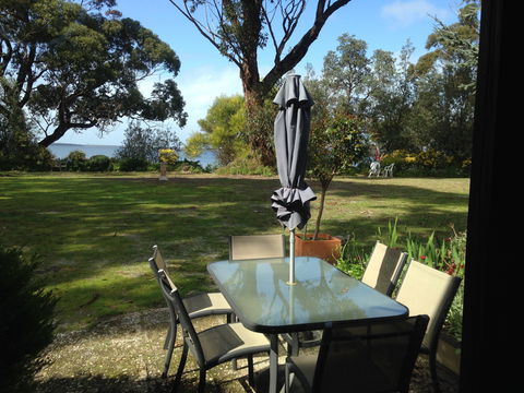 Swan Cove On Raymond Island - Tourism Canberra 1