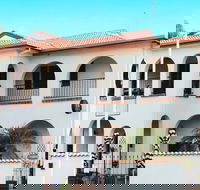 The Med Crescent Head - Tourism Canberra