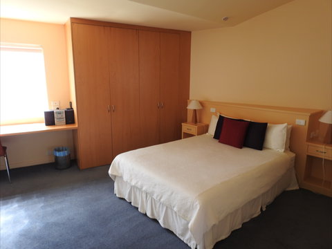 Waves Luxury Suites - Tourism Canberra 1