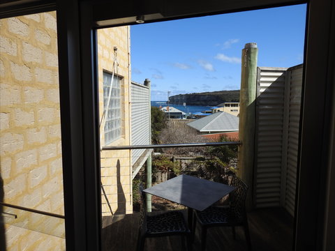 Waves Luxury Suites - Tourism Canberra 2