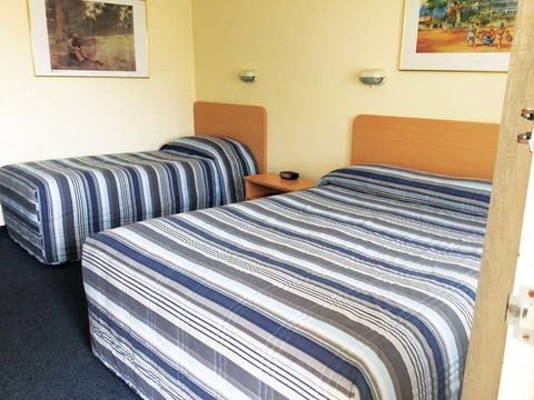 All Seasons Motor Lodge - Open - Tourism Canberra 0