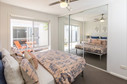 Bay Room Getaway - Tourism Canberra 3