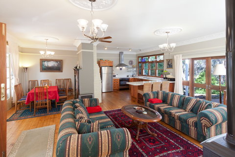 Blue Peace: Blue Mountains Home - Tourism Canberra 1