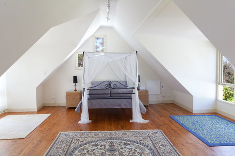 Blue Peace: Blue Mountains Home - Tourism Canberra 3