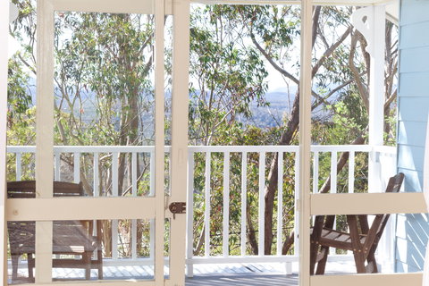 Blue Peace: Blue Mountains Home - Tourism Canberra 4