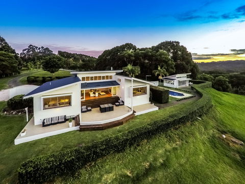Byron's Brae - Tourism Canberra 0