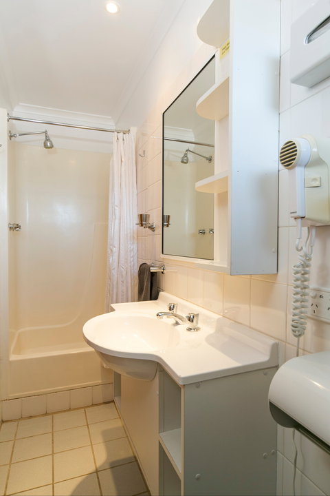 Cooroona Alpine Lodge - Tourism Canberra 4