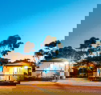 Cummins Caravan  Cabin Park - Tourism Canberra