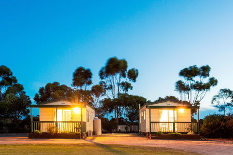Cummins Caravan & Cabin Park - Tourism Canberra 0