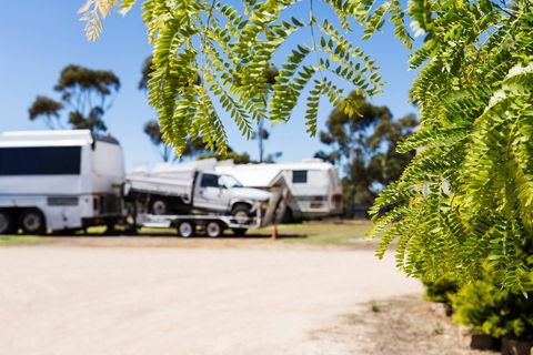 Cummins Caravan & Cabin Park - Tourism Canberra 1