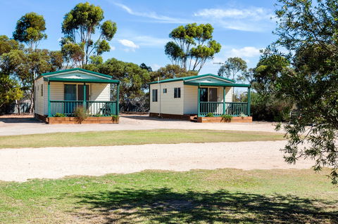 Cummins Caravan & Cabin Park - Tourism Canberra 2