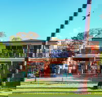 Kingfisher Lakehouse - Tourism Canberra