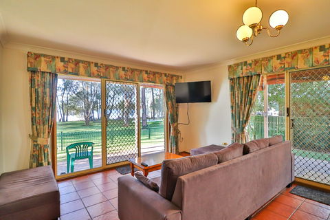 Kingfisher Lakehouse - Tourism Canberra 5